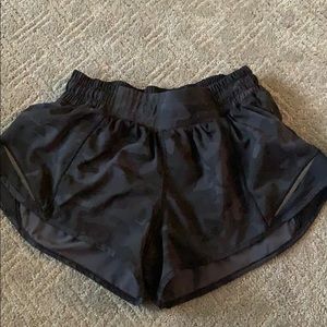 Lululemon Camo Hot Hotty Short